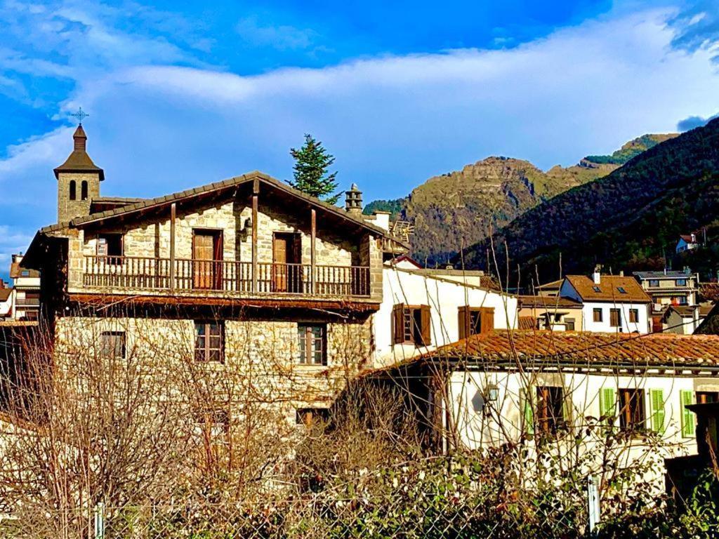 Biescas Apartamento Casa Josito La Cadiera Luaran gambar